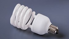 "Energia mais cara porque CE não proíbe lâmpadas fluorescentes"