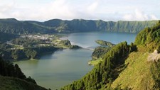 Microplásticos detetados nas águas do Alqueva e da Lagoa Azul nos Açores