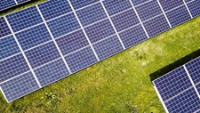 91% dos novos projetos de energia renovável mais baratos do que alternativas fósseis, segundo IRENA
