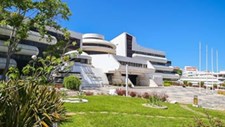Albufeira substitui relva e antigo sistema de rega para poupar água