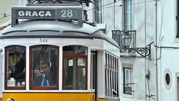 O Elétrico 28: um verdadeiro safari em Lisboa (mas podia ser em Braga ou noutro local)