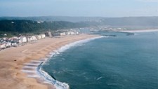 Praia da Nazaré interdita a banhos