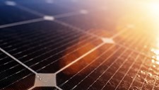 Produção de energia solar atinge pico em agosto e consumo elétrico volta a subir