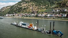 Trabalhos de fresagem no rio Reno para manter a navegabilidade