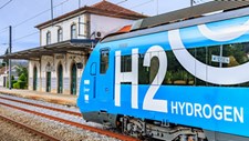 Primeiro comboio a hidrogénio realiza testes na rede ferroviária portuguesa